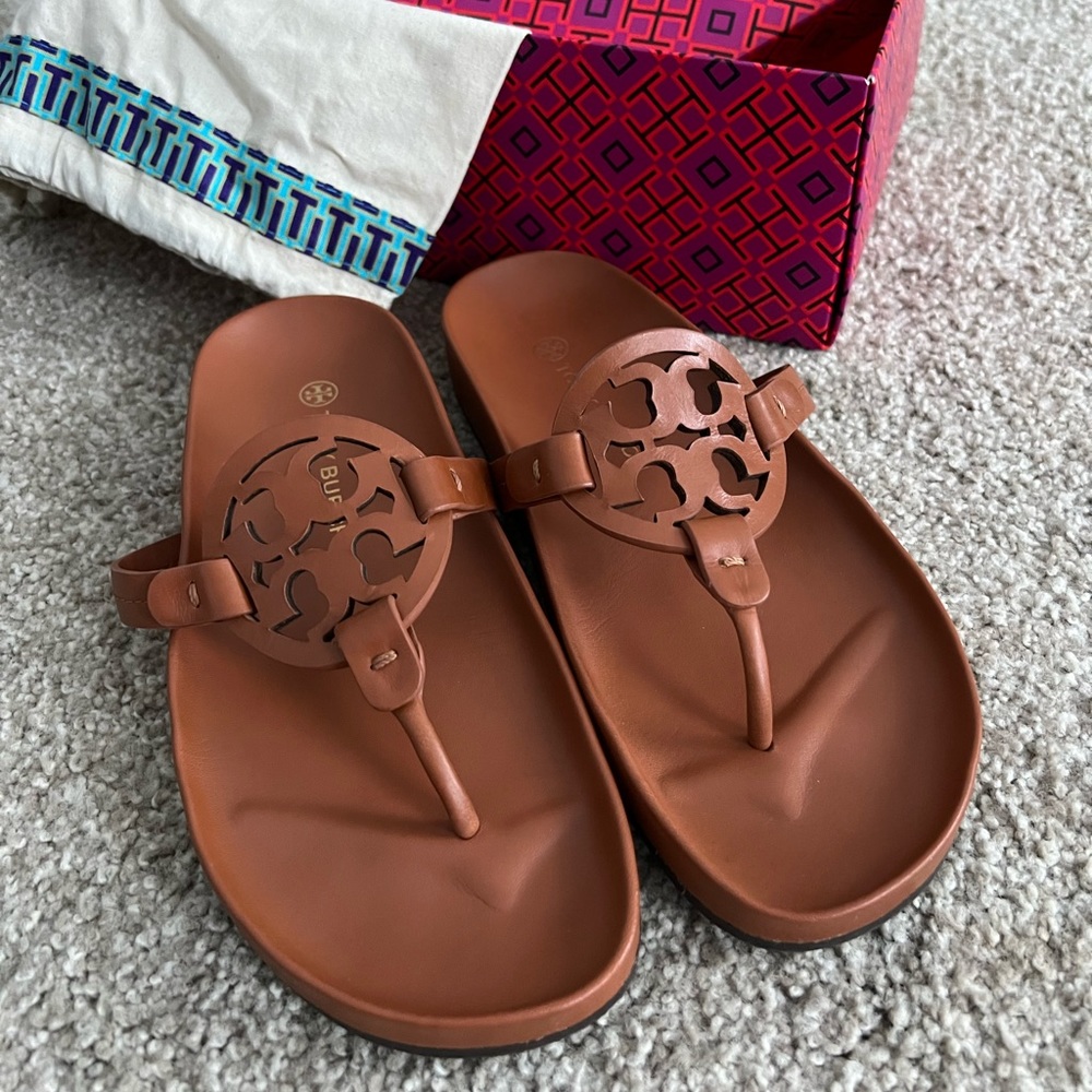 Like new! Women’s size 8.5 Miller Cloud Sandals.